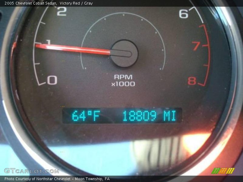 Victory Red / Gray 2005 Chevrolet Cobalt Sedan