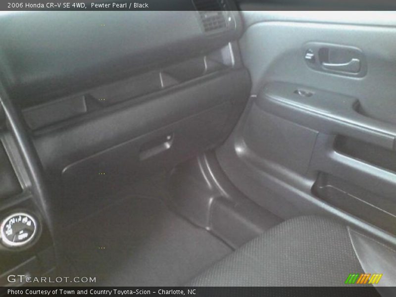 Pewter Pearl / Black 2006 Honda CR-V SE 4WD