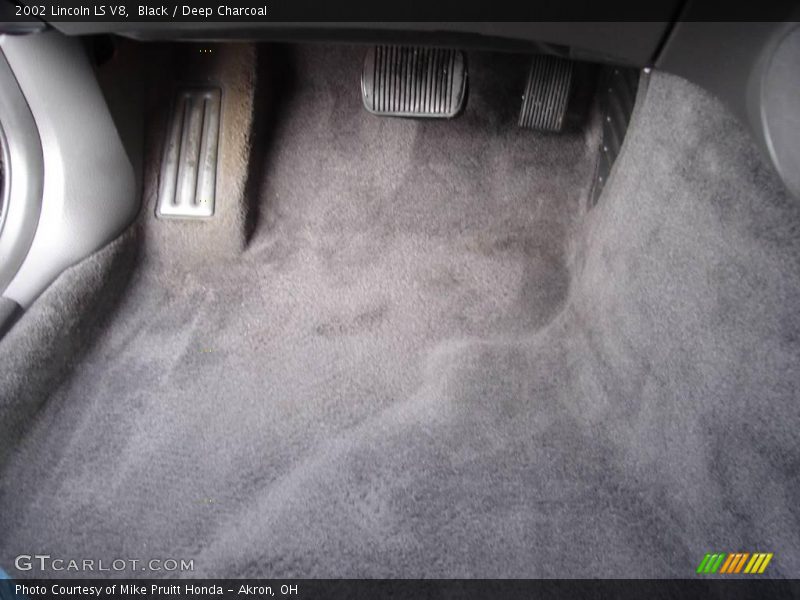 Black / Deep Charcoal 2002 Lincoln LS V8