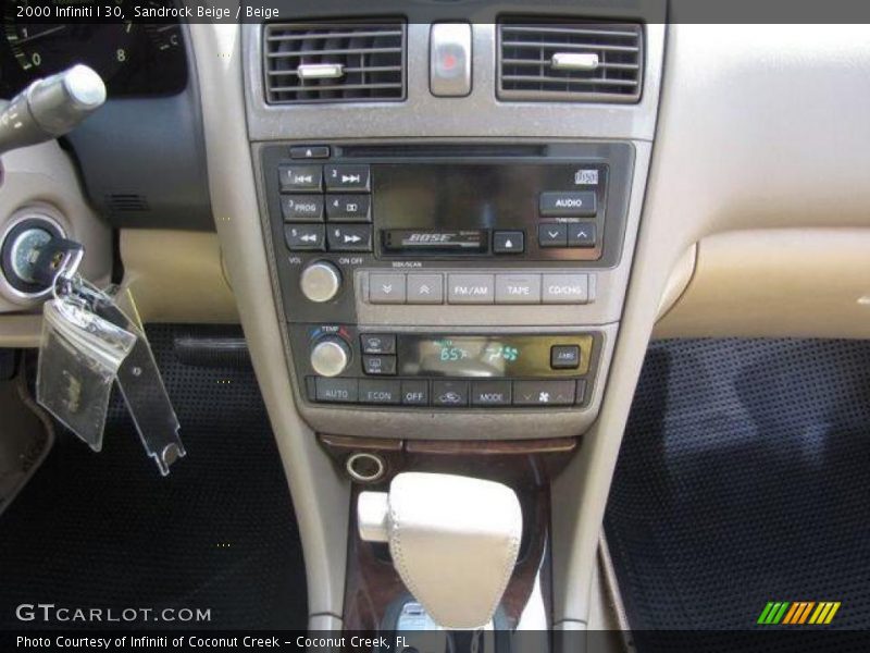 Sandrock Beige / Beige 2000 Infiniti I 30