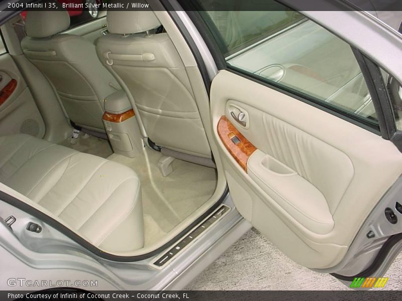 Brilliant Silver Metallic / Willow 2004 Infiniti I 35