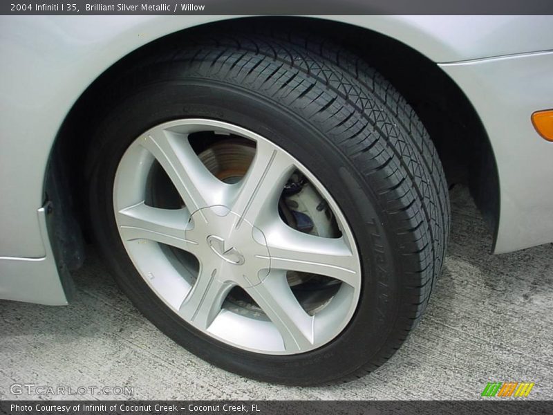 Brilliant Silver Metallic / Willow 2004 Infiniti I 35