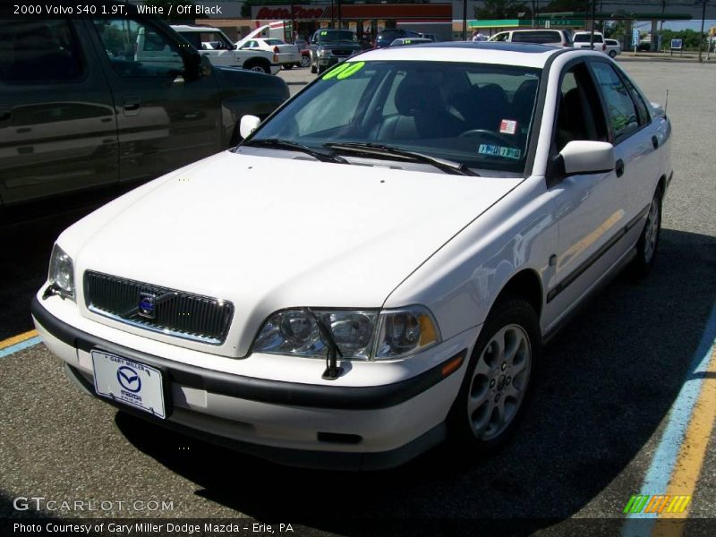 White / Off Black 2000 Volvo S40 1.9T