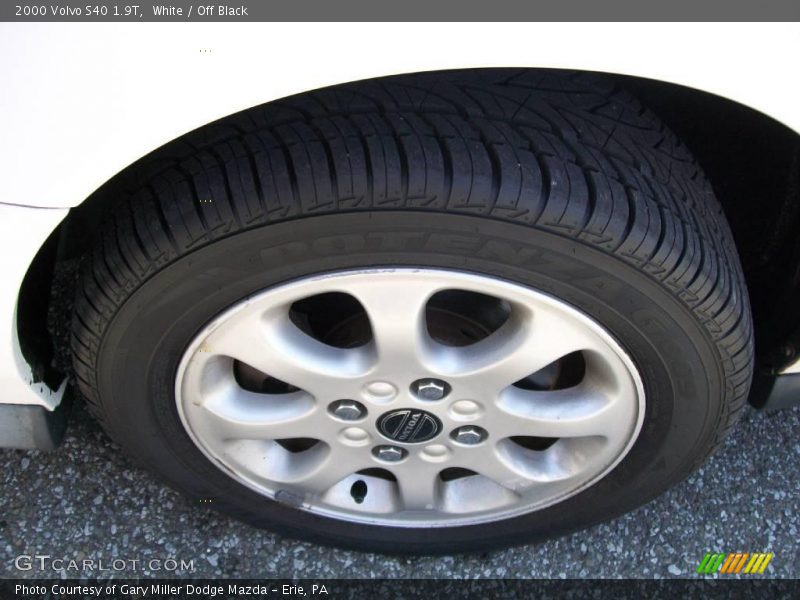 White / Off Black 2000 Volvo S40 1.9T