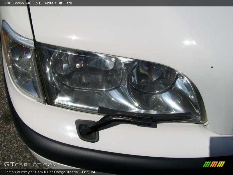 White / Off Black 2000 Volvo S40 1.9T