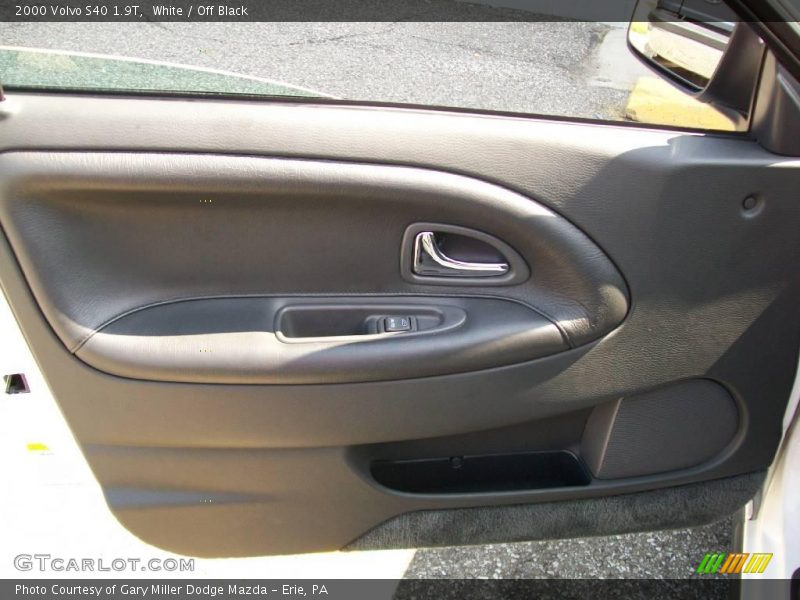 White / Off Black 2000 Volvo S40 1.9T