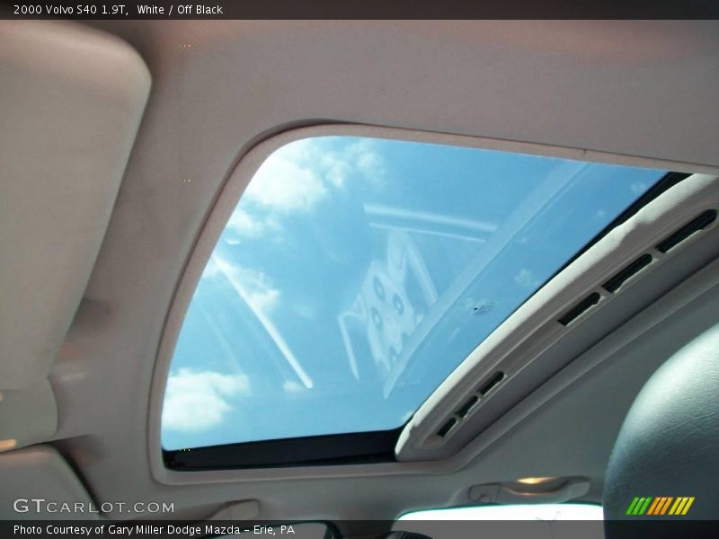 White / Off Black 2000 Volvo S40 1.9T