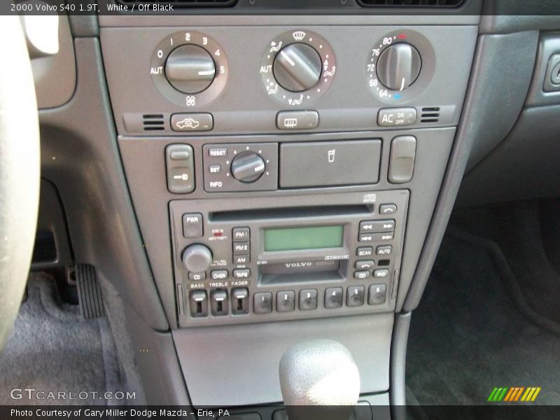 White / Off Black 2000 Volvo S40 1.9T