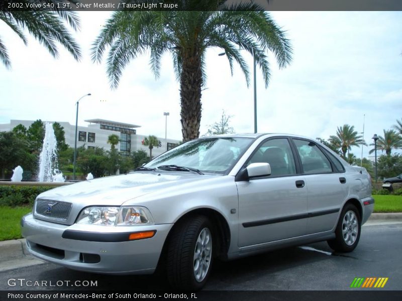 Silver Metallic / Taupe/Light Taupe 2002 Volvo S40 1.9T