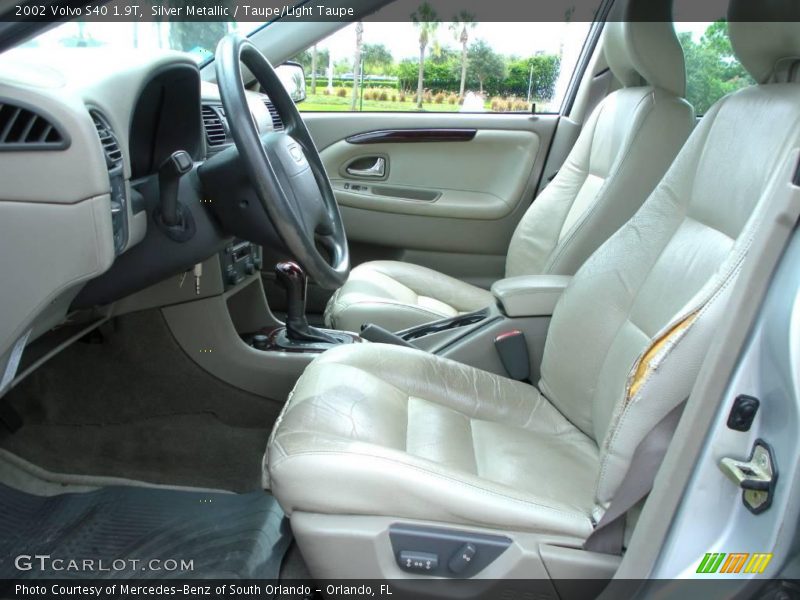 Silver Metallic / Taupe/Light Taupe 2002 Volvo S40 1.9T