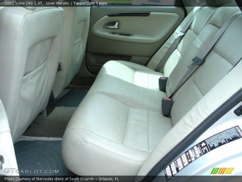 Silver Metallic / Taupe/Light Taupe 2002 Volvo S40 1.9T