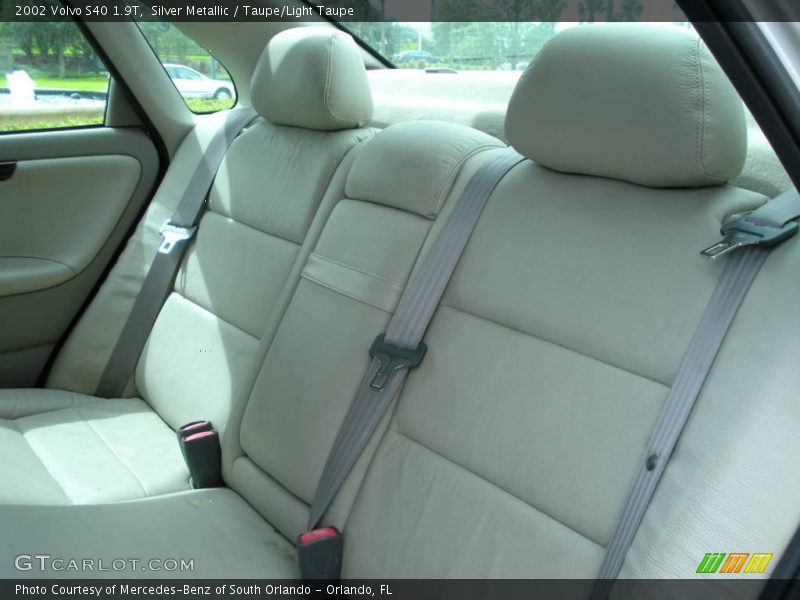 Silver Metallic / Taupe/Light Taupe 2002 Volvo S40 1.9T