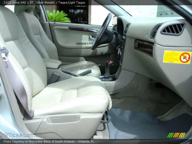 Silver Metallic / Taupe/Light Taupe 2002 Volvo S40 1.9T