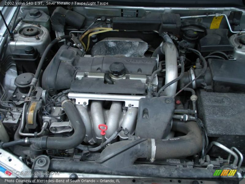 Silver Metallic / Taupe/Light Taupe 2002 Volvo S40 1.9T