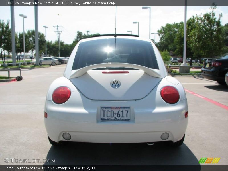 White / Cream Beige 2002 Volkswagen New Beetle GLS TDI Coupe