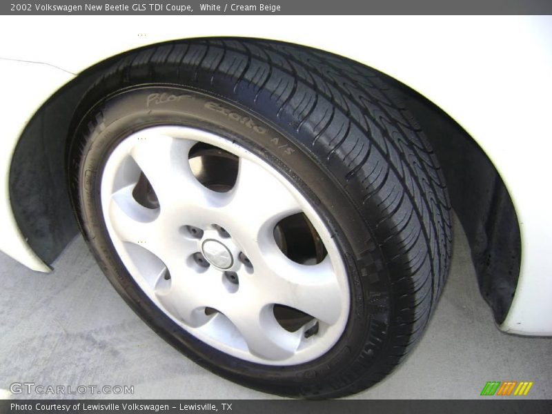 White / Cream Beige 2002 Volkswagen New Beetle GLS TDI Coupe