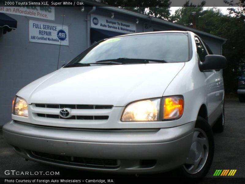 Super White / Oak 2000 Toyota Sienna XLE