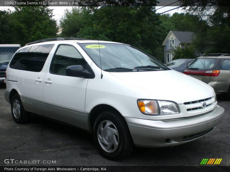 Super White / Oak 2000 Toyota Sienna XLE