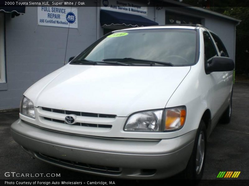 Super White / Oak 2000 Toyota Sienna XLE