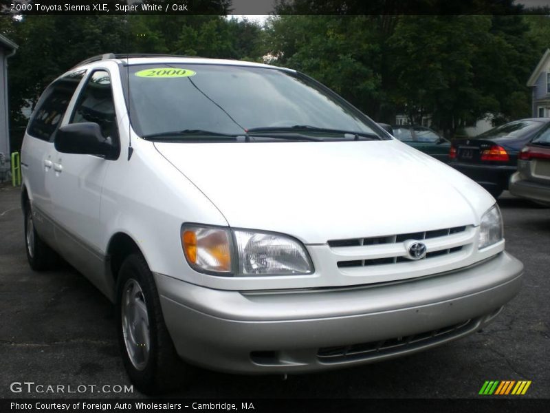 Super White / Oak 2000 Toyota Sienna XLE