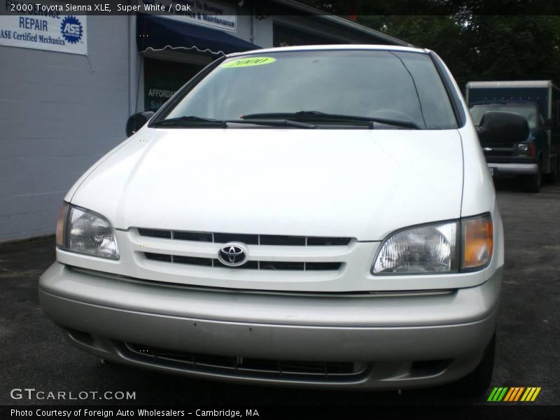 Super White / Oak 2000 Toyota Sienna XLE