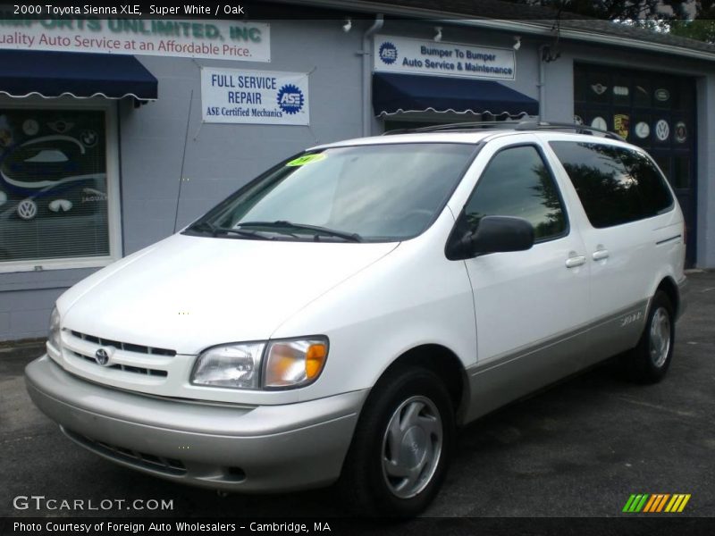 Super White / Oak 2000 Toyota Sienna XLE