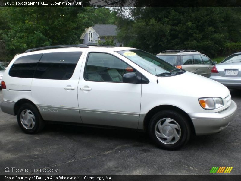 Super White / Oak 2000 Toyota Sienna XLE