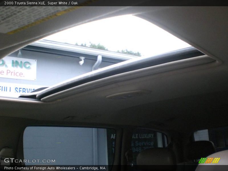Super White / Oak 2000 Toyota Sienna XLE