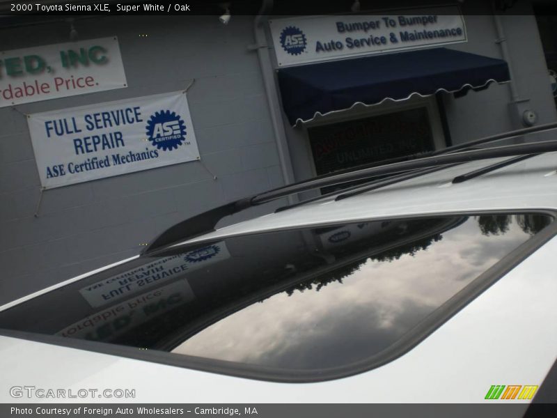 Super White / Oak 2000 Toyota Sienna XLE