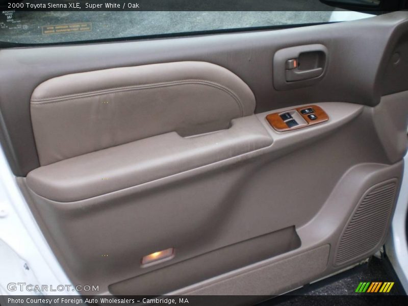 Super White / Oak 2000 Toyota Sienna XLE
