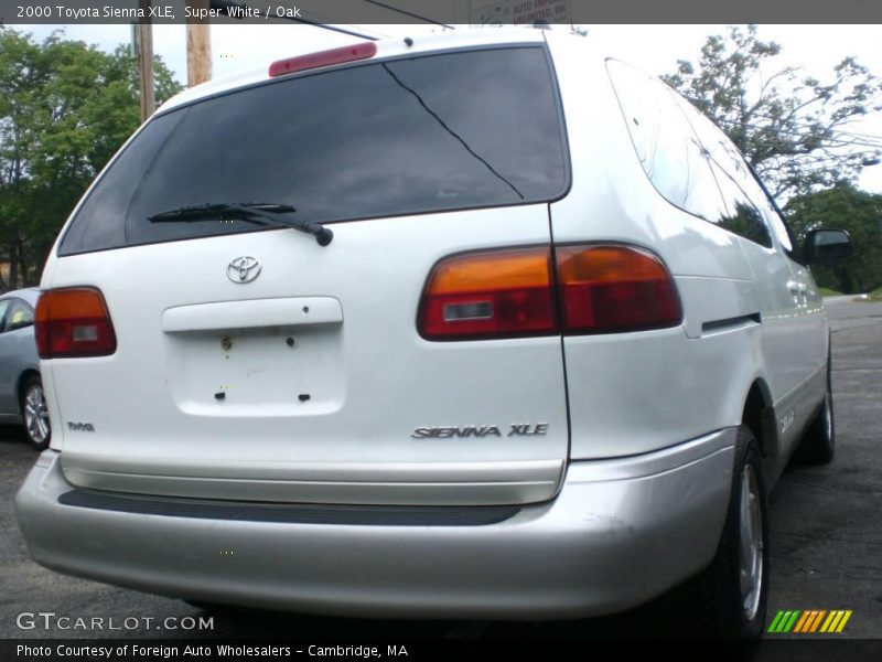 Super White / Oak 2000 Toyota Sienna XLE