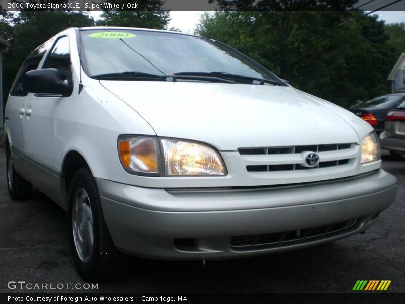Super White / Oak 2000 Toyota Sienna XLE