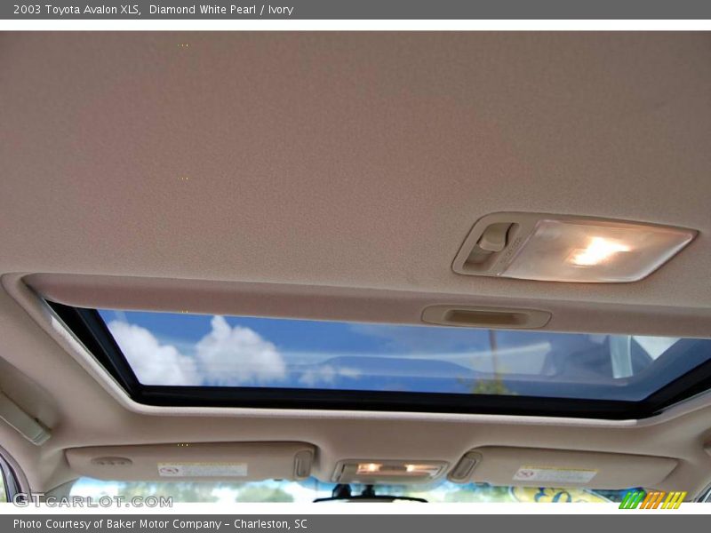 Diamond White Pearl / Ivory 2003 Toyota Avalon XLS