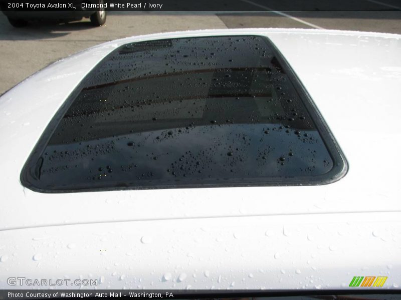 Diamond White Pearl / Ivory 2004 Toyota Avalon XL