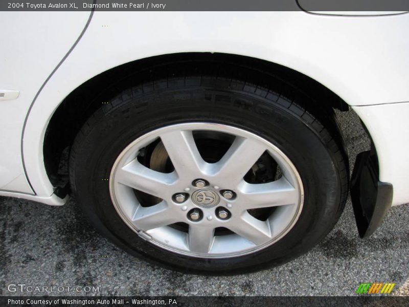 Diamond White Pearl / Ivory 2004 Toyota Avalon XL