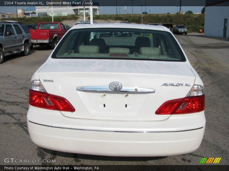 Diamond White Pearl / Ivory 2004 Toyota Avalon XL
