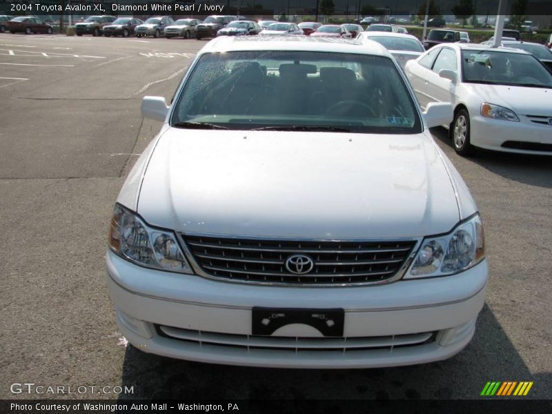 Diamond White Pearl / Ivory 2004 Toyota Avalon XL
