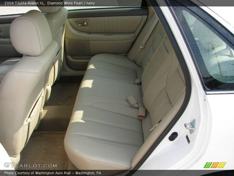Diamond White Pearl / Ivory 2004 Toyota Avalon XL