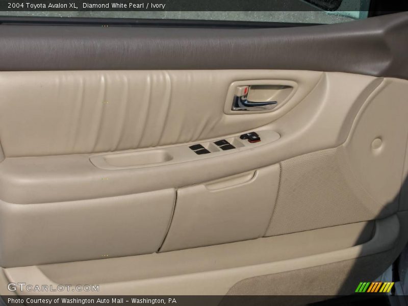 Diamond White Pearl / Ivory 2004 Toyota Avalon XL