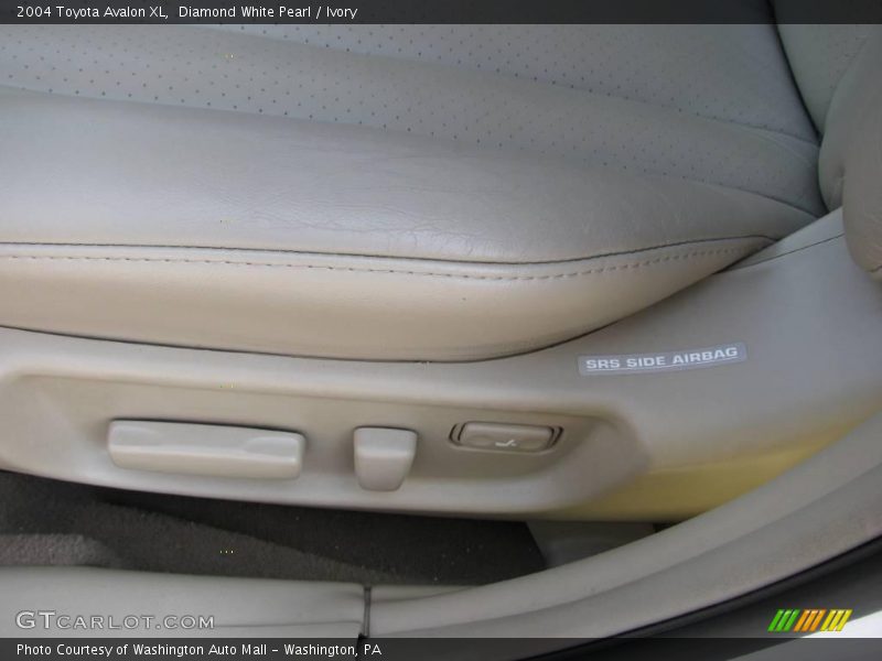 Diamond White Pearl / Ivory 2004 Toyota Avalon XL