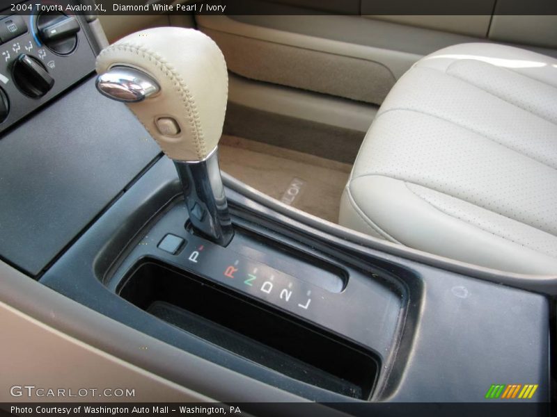 Diamond White Pearl / Ivory 2004 Toyota Avalon XL