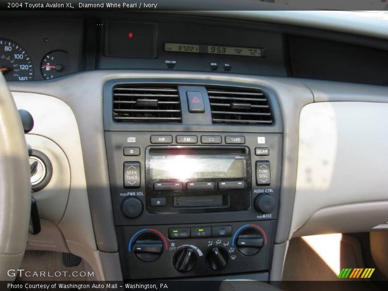 Diamond White Pearl / Ivory 2004 Toyota Avalon XL