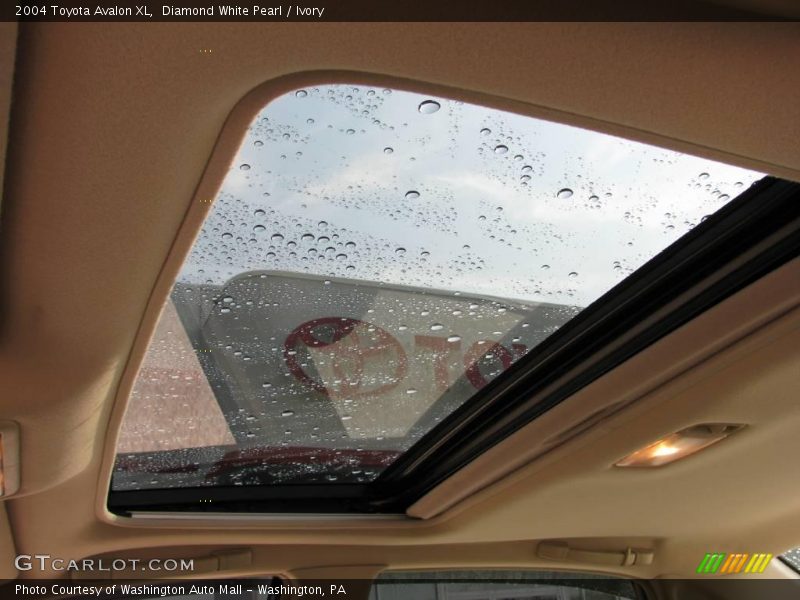 Diamond White Pearl / Ivory 2004 Toyota Avalon XL