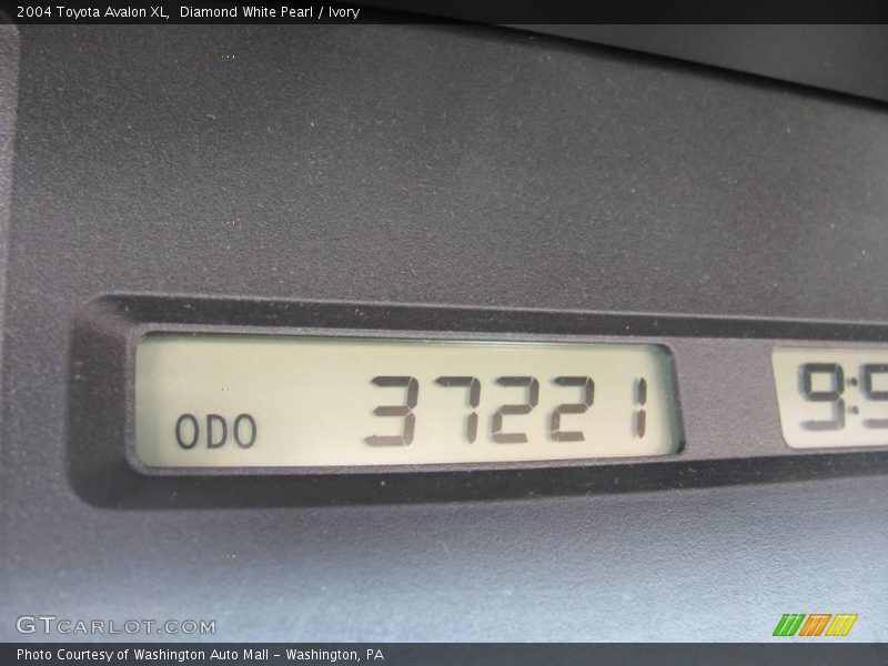 Diamond White Pearl / Ivory 2004 Toyota Avalon XL