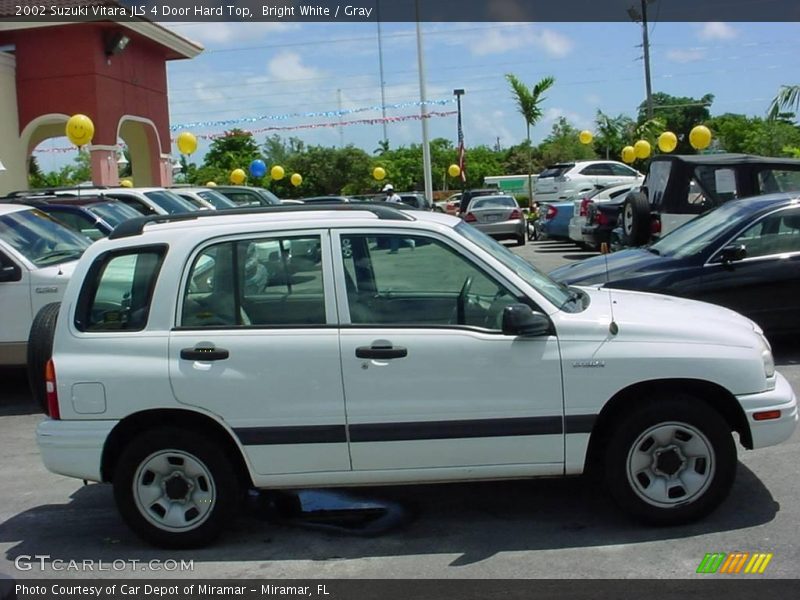 Bright White / Gray 2002 Suzuki Vitara JLS 4 Door Hard Top