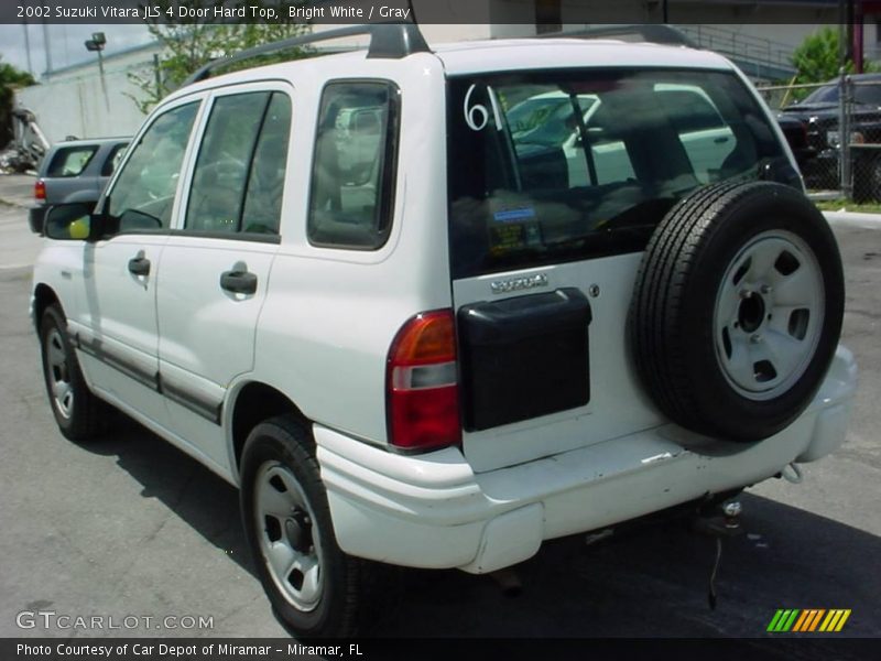 Bright White / Gray 2002 Suzuki Vitara JLS 4 Door Hard Top