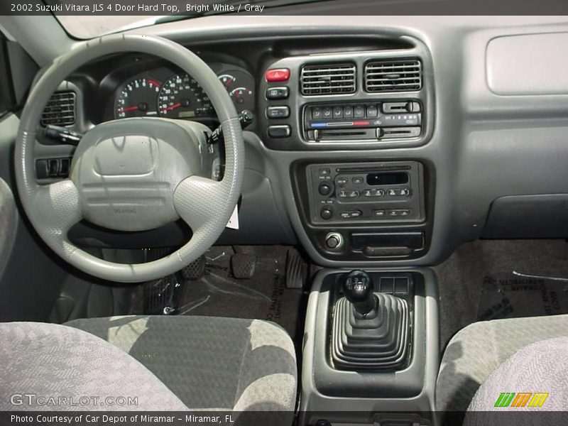 Bright White / Gray 2002 Suzuki Vitara JLS 4 Door Hard Top