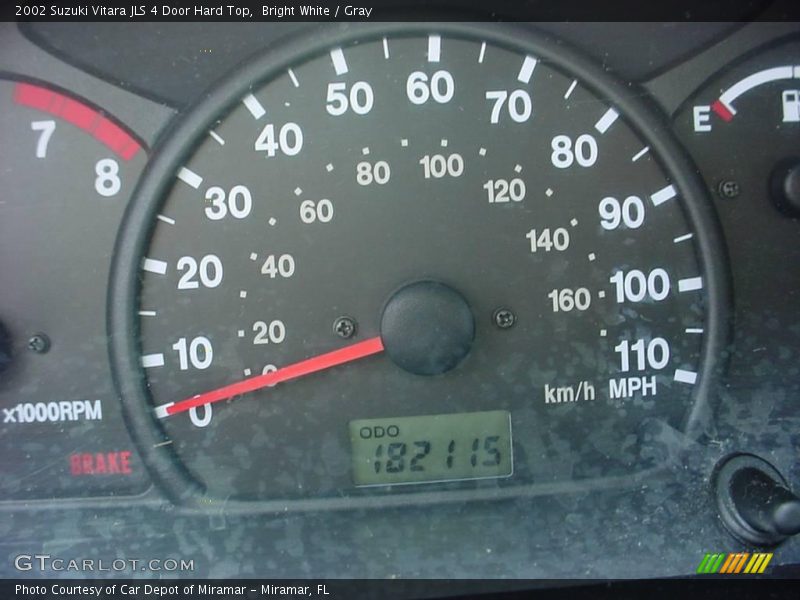 Bright White / Gray 2002 Suzuki Vitara JLS 4 Door Hard Top