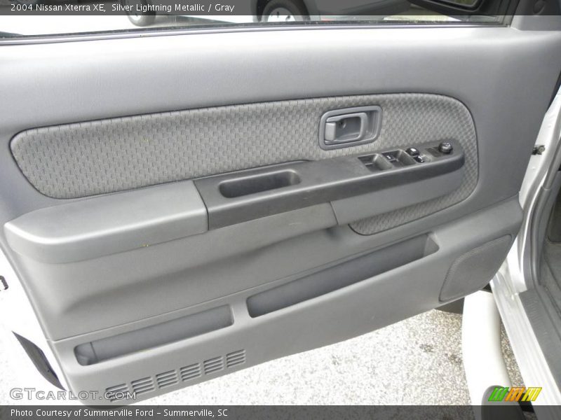 Silver Lightning Metallic / Gray 2004 Nissan Xterra XE