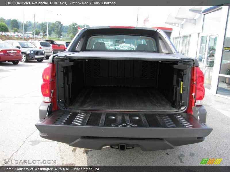Victory Red / Dark Charcoal 2003 Chevrolet Avalanche 1500 4x4